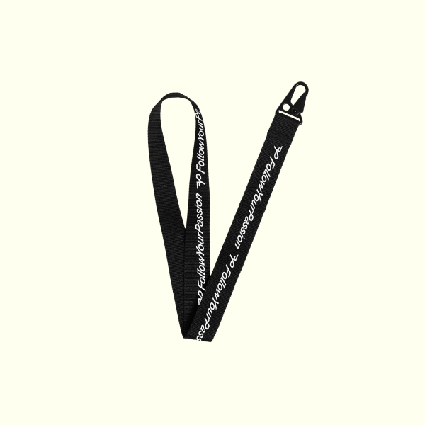Lanyard FYP nero con scritta FollowYourPassion